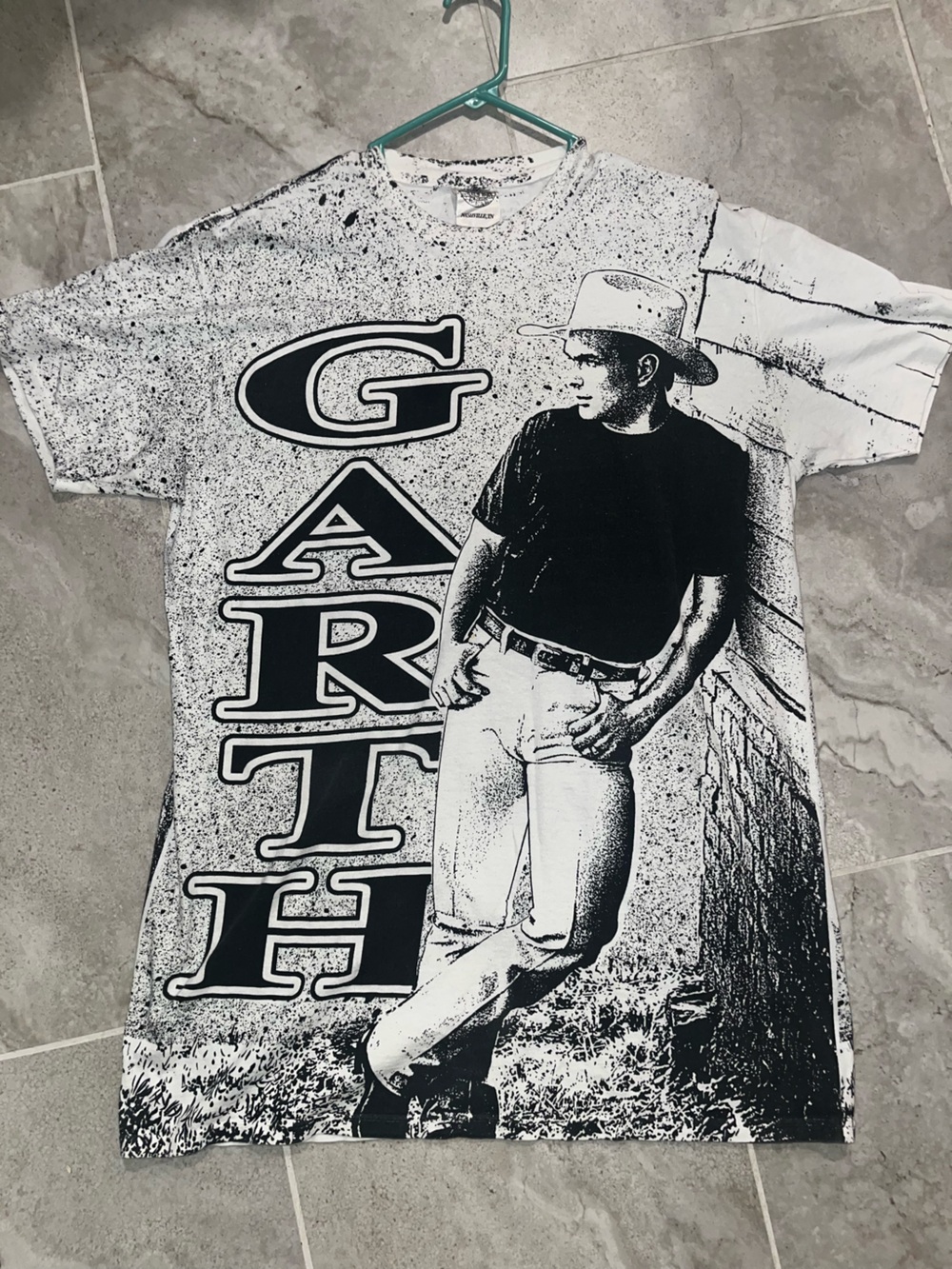 Vintage Garth Brooks Official Oversized Graphic Short Sleeve Tee Black & White